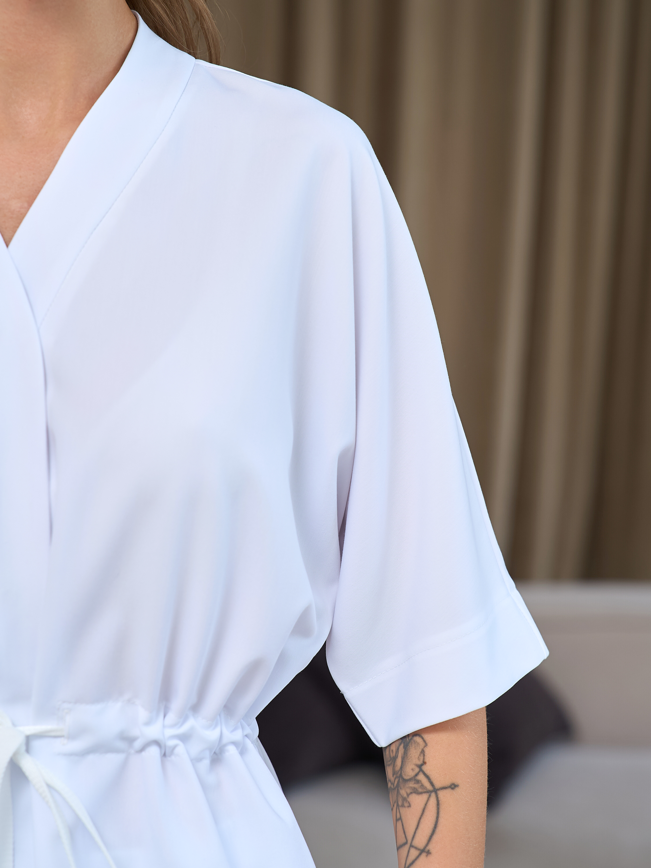 Универсальный женский медицинский костюм