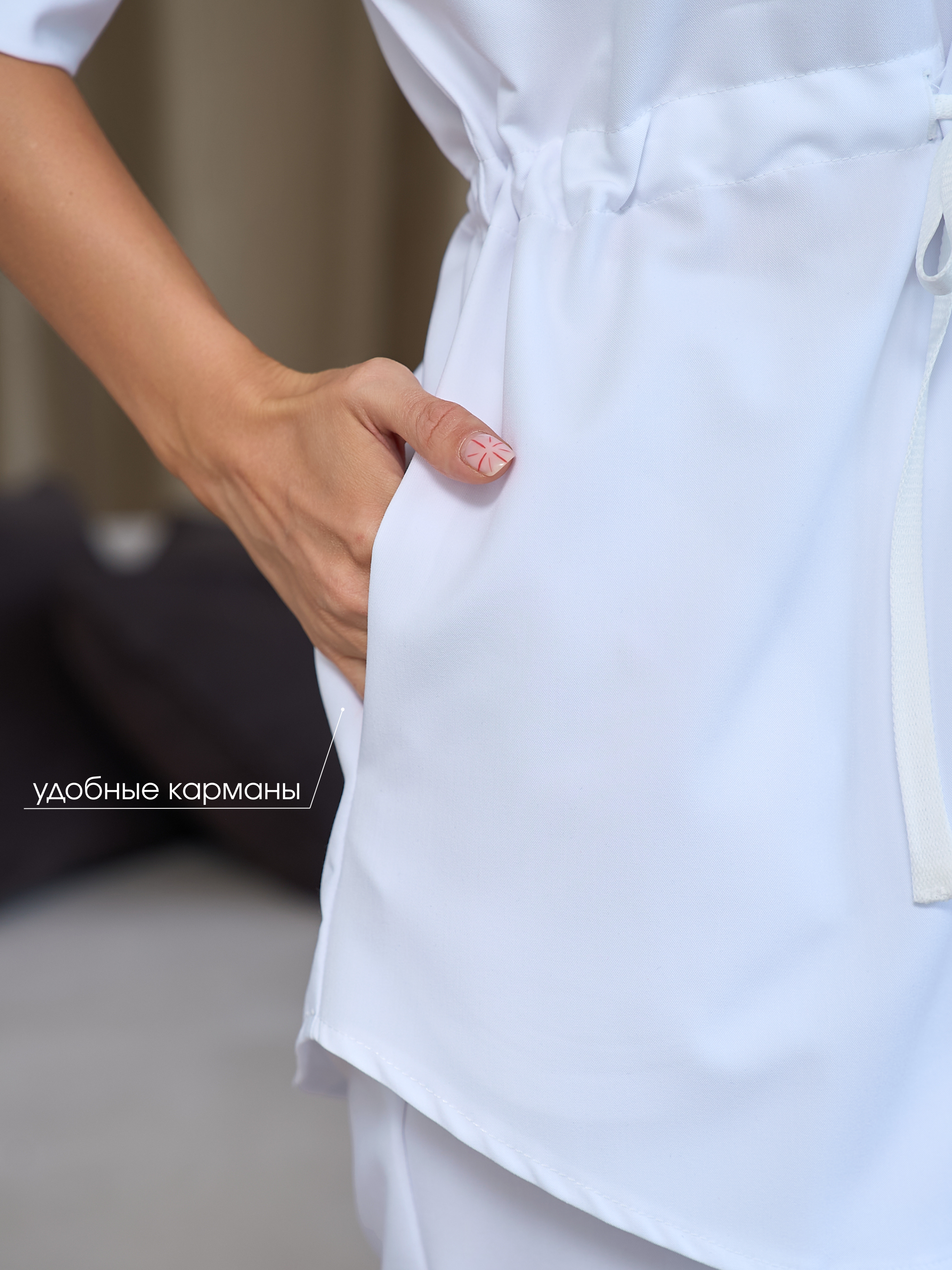 Универсальный женский медицинский костюм